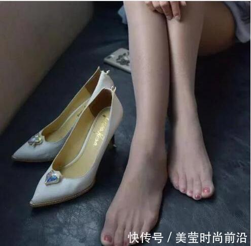 尖头细高跟鞋，走路姿势优雅，有着无限魅力！