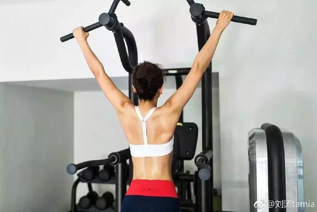 谢娜产后半年就有马甲线了?!每天几个小动作，你也可以!