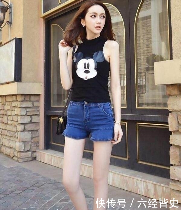 【美女】活力十足的牛仔裤美女,气质出众,无论走到哪都是焦点