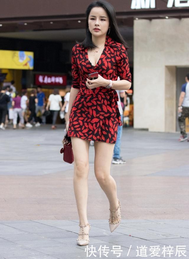  『气质』街拍拥有女神气质的小姐姐，身姿丰腴清爽怡人
