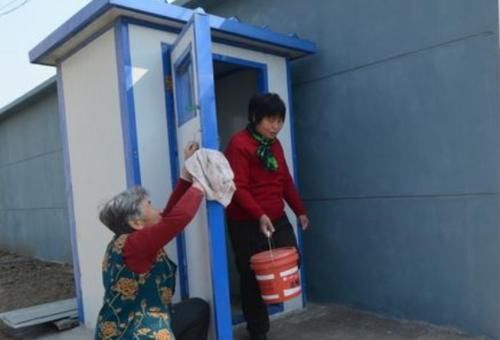  农民都@村子新改造的厕所，专家说不错，却没人用，这是咋回事呢
