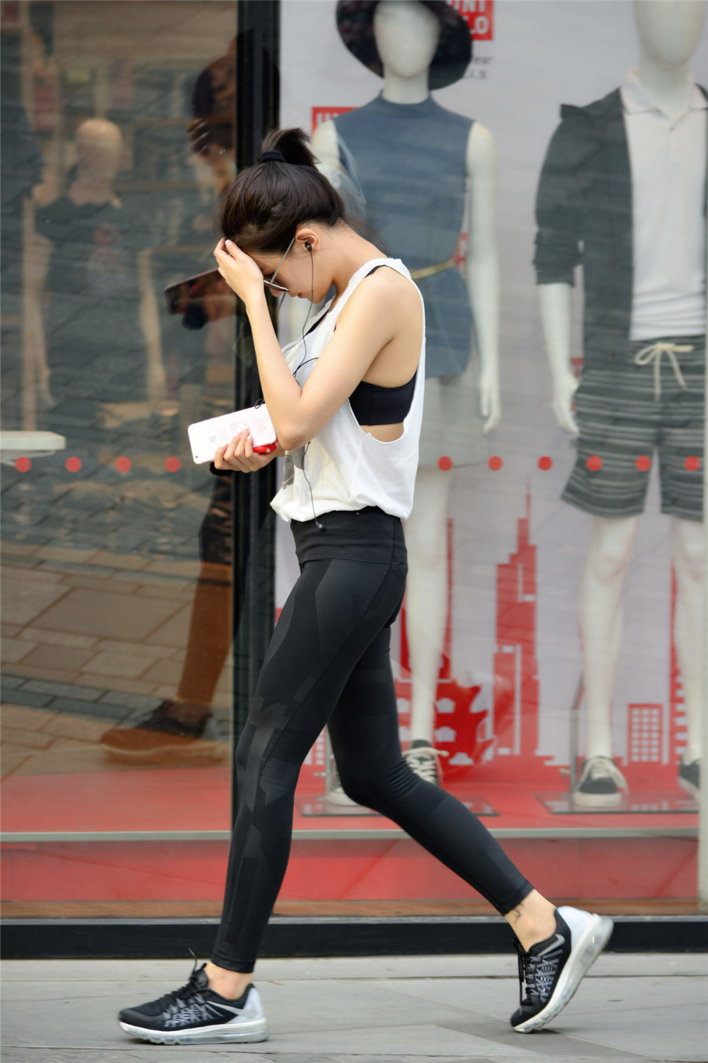 为什么爱运动的美女爱穿紧身裤，是单纯的喜欢秀身材么？