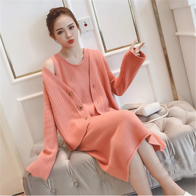 别等人老珠黄再打扮，若不差钱，就学图下女人这样穿，惊艳所有人