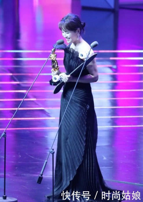 刘涛真的发福了？一袭长裙尽显大妈气质，这腿比蒋欣的腿还粗！