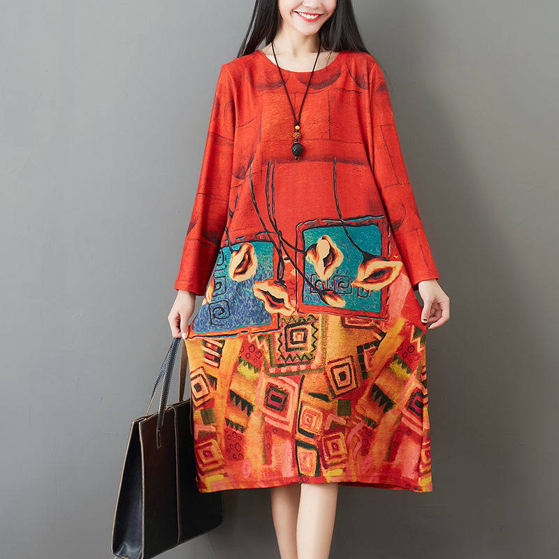 别再牛仔裤配外套了，城里姑娘都在穿藏肉裙出门，简直美死了