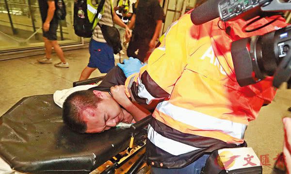 央视：在中国香港拿美国国旗追打同胞 岂有此理！