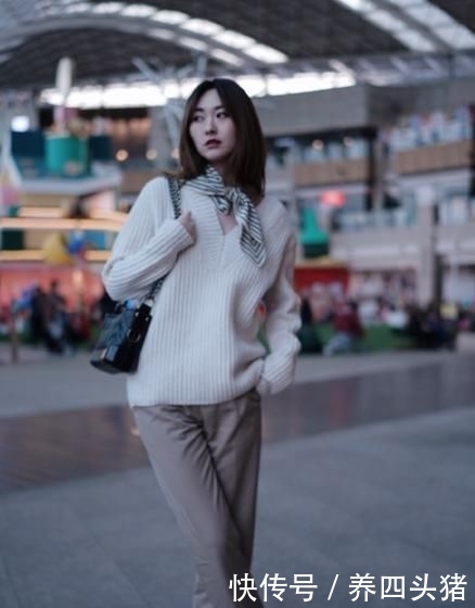 宽松:裤子塞进短靴里好老土,懂得时髦的女人都流行这么穿,时尚更新潮