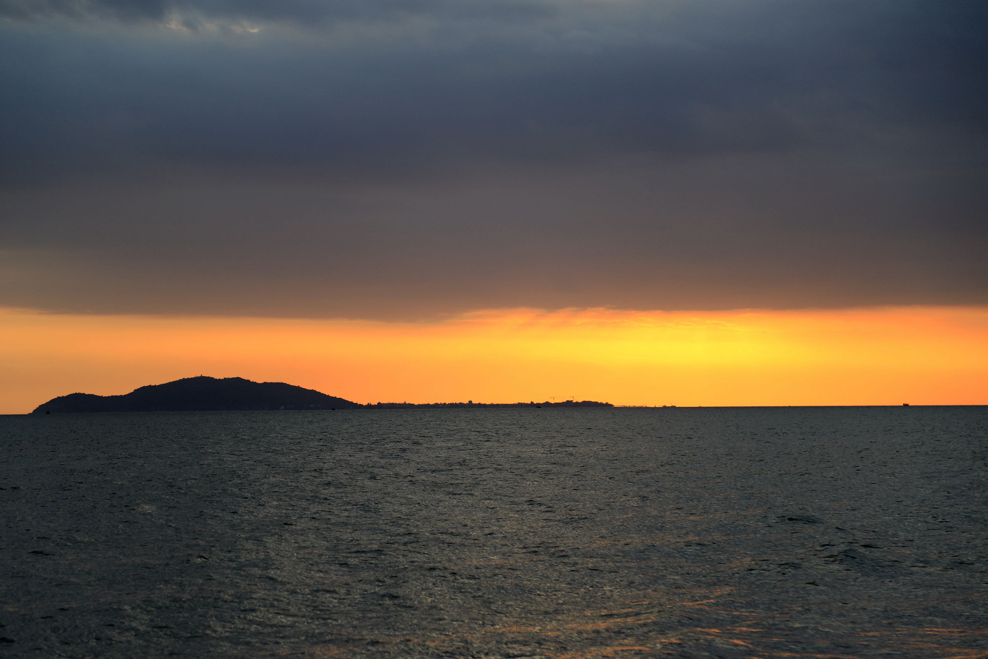 【遇上一座城】请到天涯海角来,一起去看比基尼大长腿的三亚微游