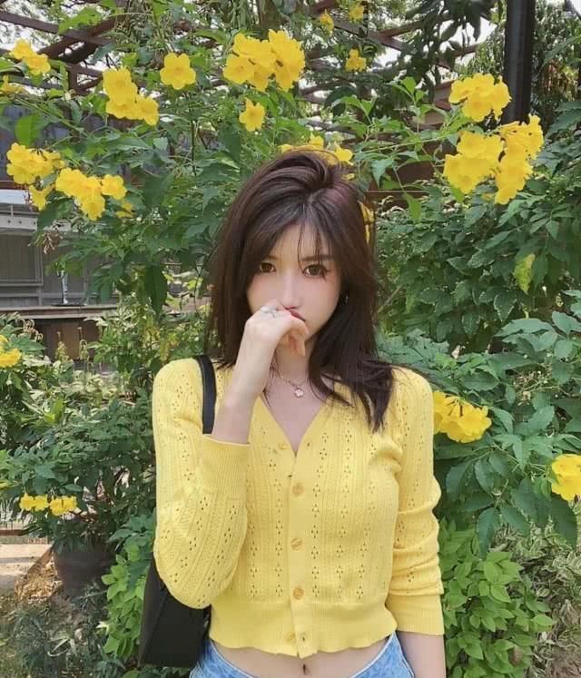  【种款式】简洁的现代感配搭，雅致气质女生的平时穿衣搭配示范性，显年轻溫柔又时尚潮流