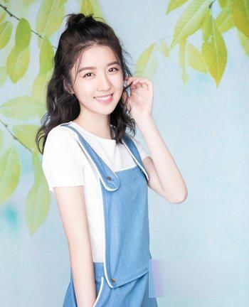 头发不是很长怎样扎出比较有气质的头发！