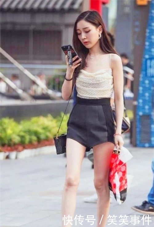 【 感觉】仙女般的气质,让人心动的感觉,街拍:温文儒雅的小姐姐