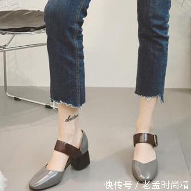  穿着：方头粗跟鞋，穿着舒服走路更加稳固不崴脚