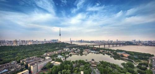  #西安#我国地理位置最优越的省会，不是广州西安，未来或将成国