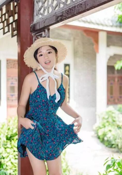 街拍:美女们穿紧身衣有多性感撩人?看看图3和图5就知道了