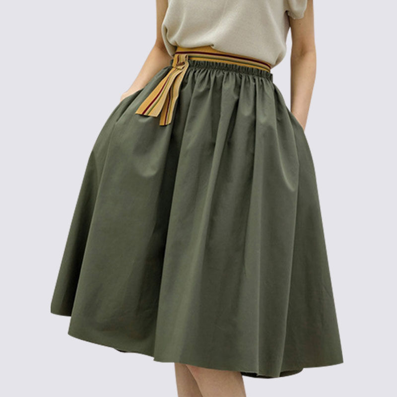 现在女人真会穿，直接穿个“隐形一字裙”不过确实漂亮