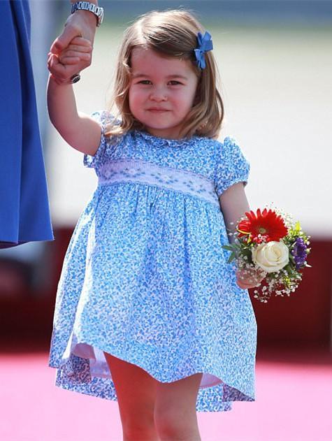 夏洛特公主只能穿裙子露面？英媒揭秘王室那些事儿