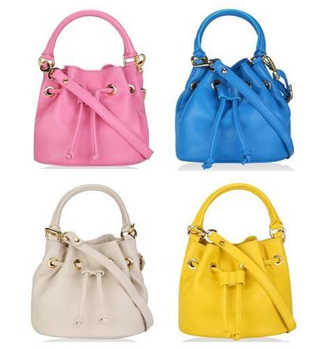 那些靠质感和极简征服时尚圈的水桶包们，辣妈超模都爱得不行!