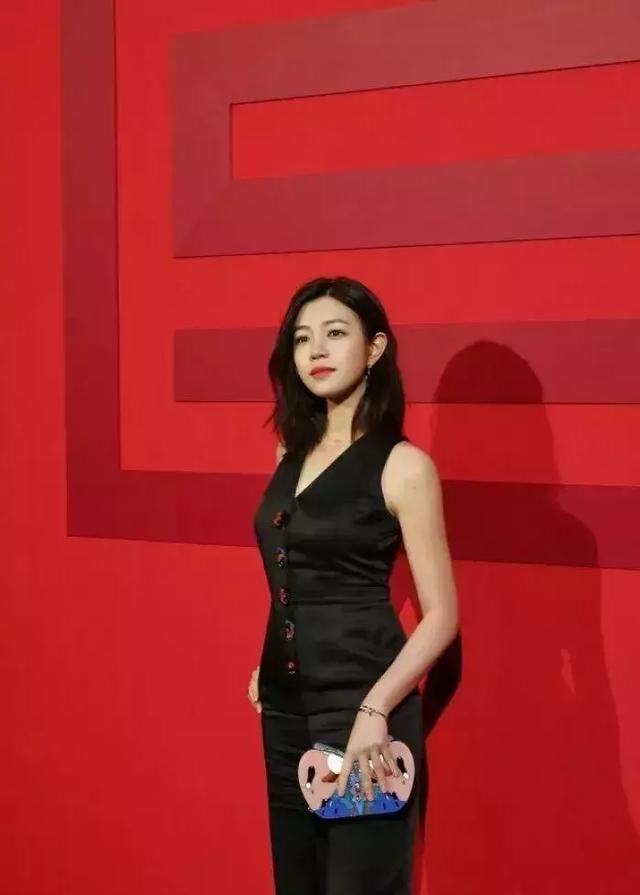 脸圆显胖10斤、上镜胖20斤,5招显脸小的神操作让你瘦成杨幂脸!