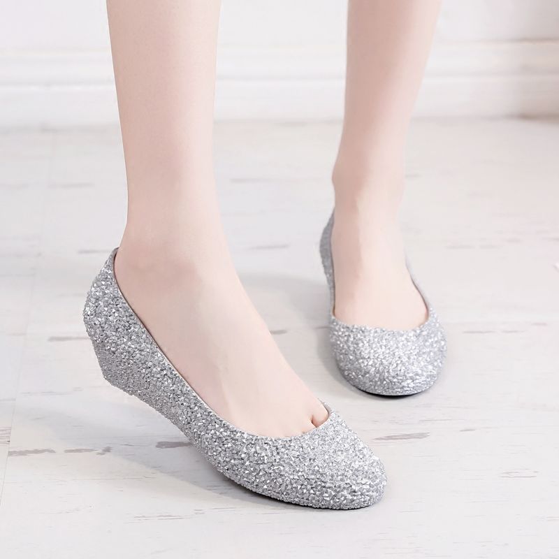 凉鞋也可以穿的很有气质，不信你穿这几款试一试