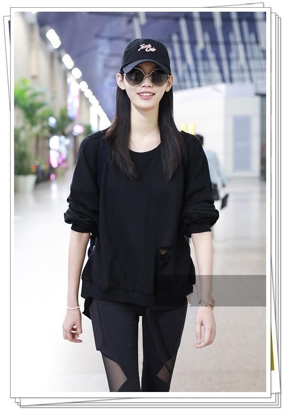 没奚梦瑶的腿真别直接穿健美裤，像卢靖姗这样勒出大象腿就尴尬了