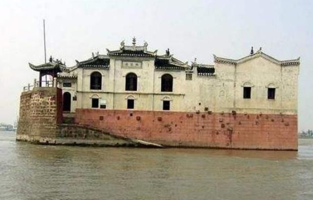 “楼坚强”我国古代最神奇的建筑，每天受着江水冲击却屹立700年