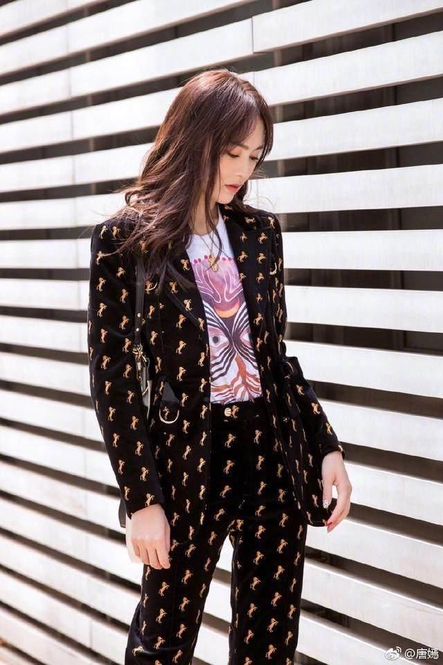 唐嫣太拼了!短裤提太高都快推根了 网友:罗晋能驾驭得了?