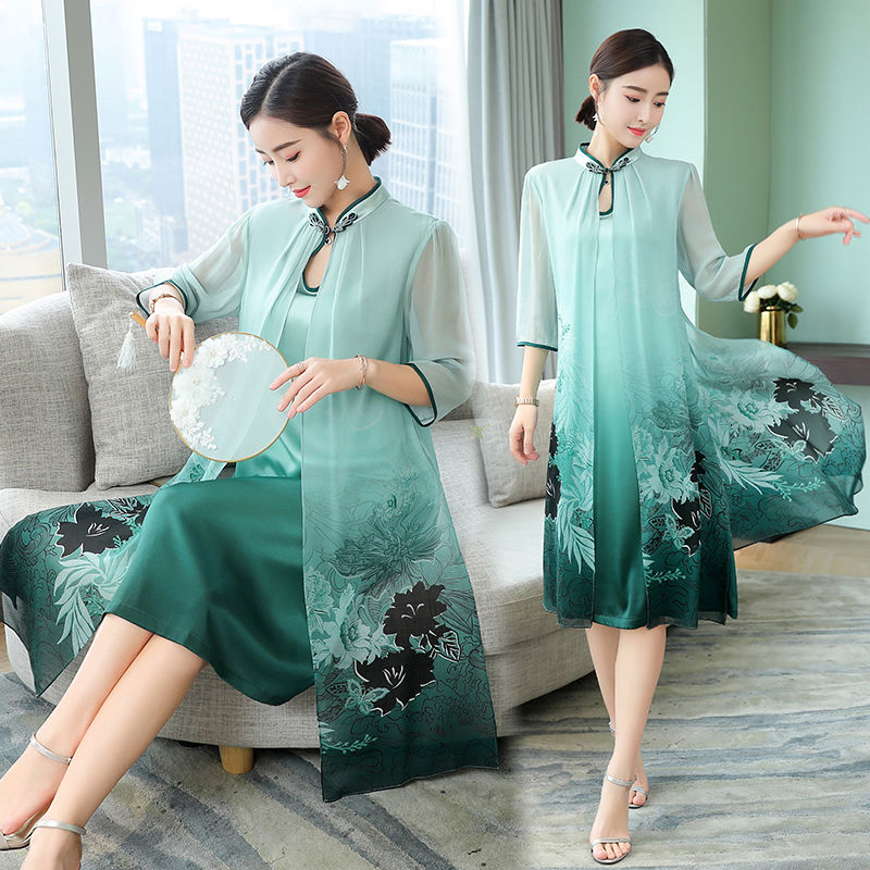 过了46岁，不用刻意扮嫩，瞧这几款旗袍裙，穿上不俗不媚有韵味