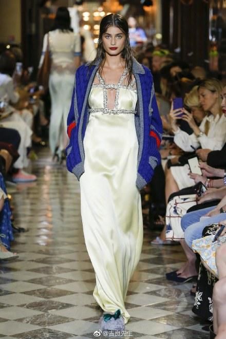 性感又撩人的睡衣风 怎么穿不被秒成渣