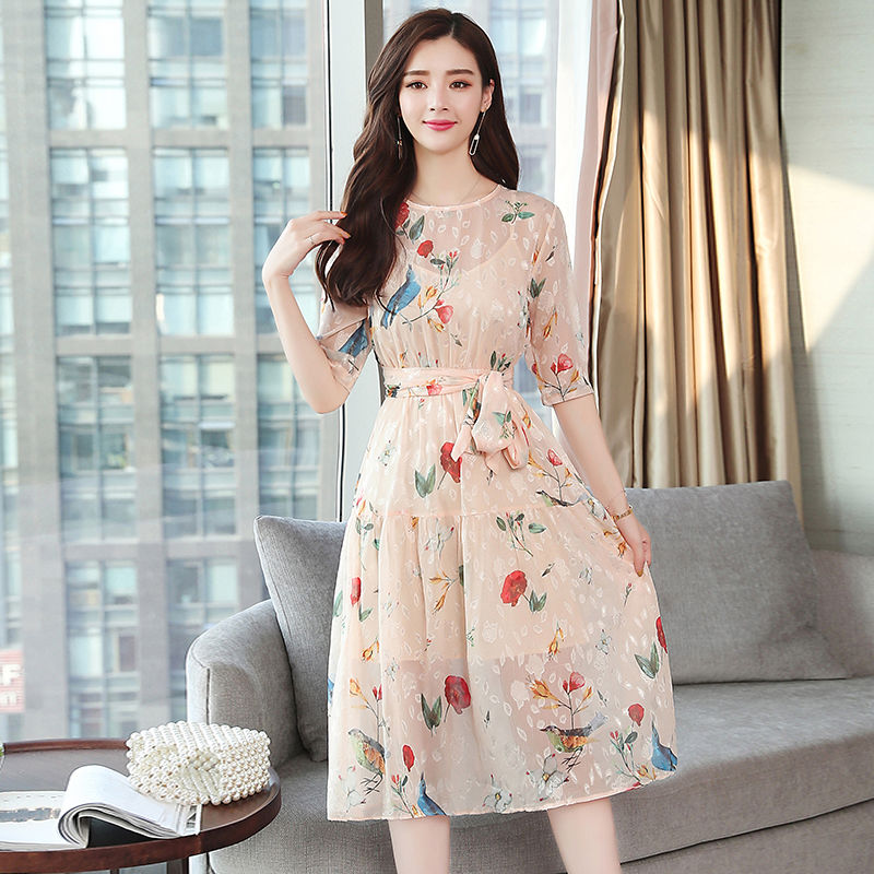 47岁老婆真会穿，一步裙+尖头鞋，超级美嫩，比穿旗袍还女人