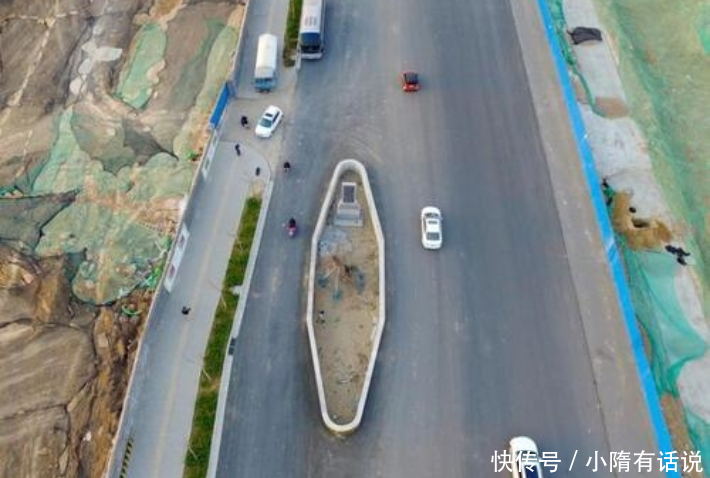 中国最霸气钉子户，立在马路中央占了道路三分之一，就在河南郑州