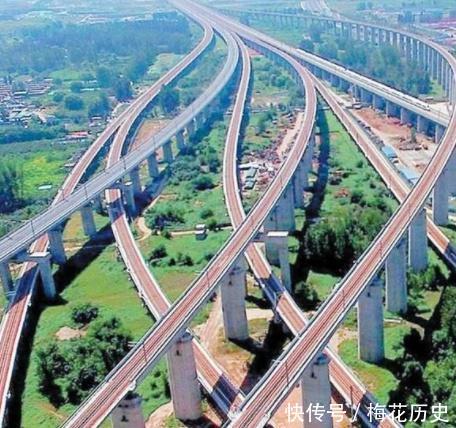  我国@我国高铁为什么要在“空中”建设？外国人评价：中国人太聪