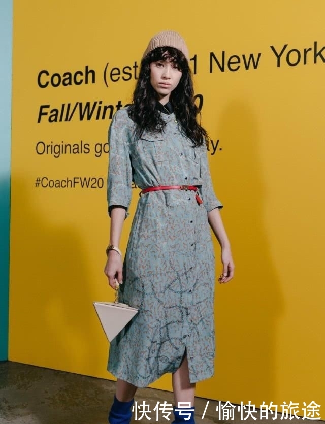 #光希#水原希子时装周走秀,碎花裙满满田园风,与木村光希合影成亮点