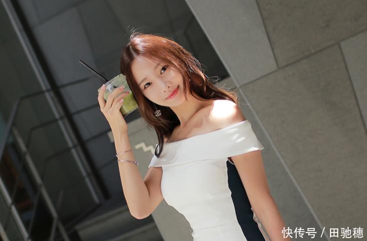 摄影■摄影天气太热,小姐姐来杯冷饮感觉还不错哦