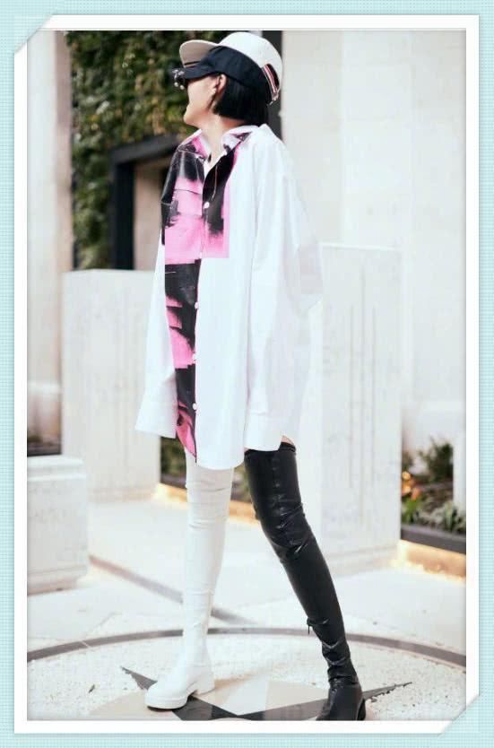 许晴脚踩“阴阳鞋”亮瞎你，下衣失踪像少女，网友:欣赏不来!