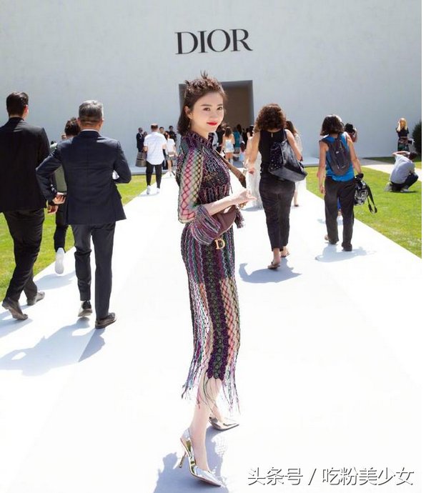 渔网穿在腿上算什么，景甜直接当裙子穿才疯狂，网友:这勇气满分