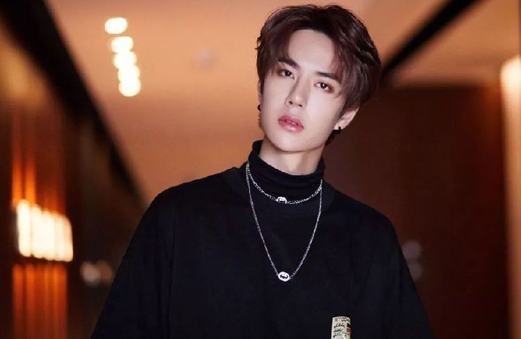  【拉链】王一博拍画报拉链成为焦点，粉丝们认真反省：对不起