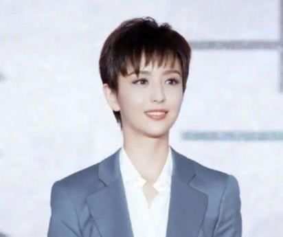  [显脸]今年早春最火的发型是它？显脸小还不挑人，10年都不过时！