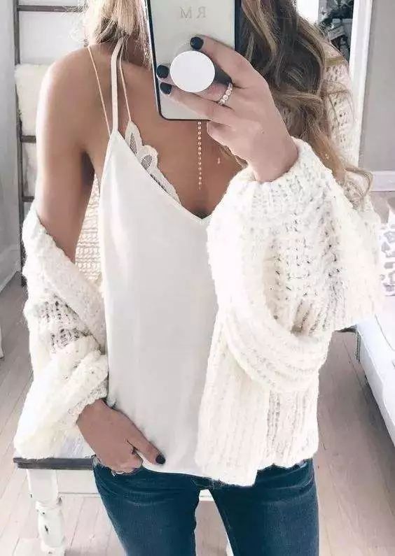 蔡依林又调皮了!穿紧身衣现身机场，转身才发现原来大有乾坤