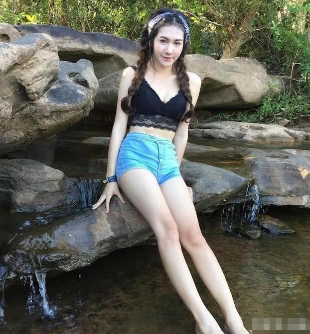 时尚又显魅力身材的牛仔裤搭配,让女人的美丽自然动人心!