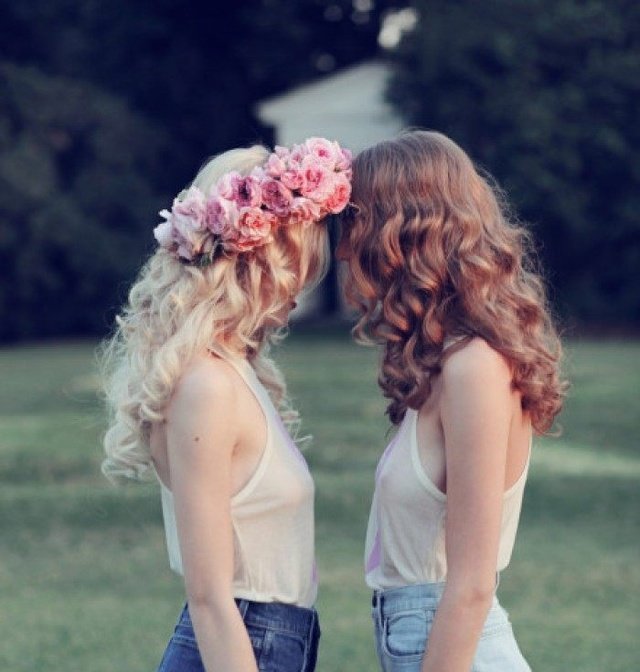 街拍“露半臀”外国女人穿的才叫短裤！最后一位看完你会贫血的！