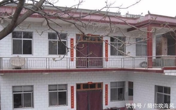  漂亮■在农村有很多漂亮的房子都没人住，你知道为什么吗