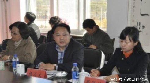 她是80后最美女干部，工作9年成副市长，丈夫是高中同学