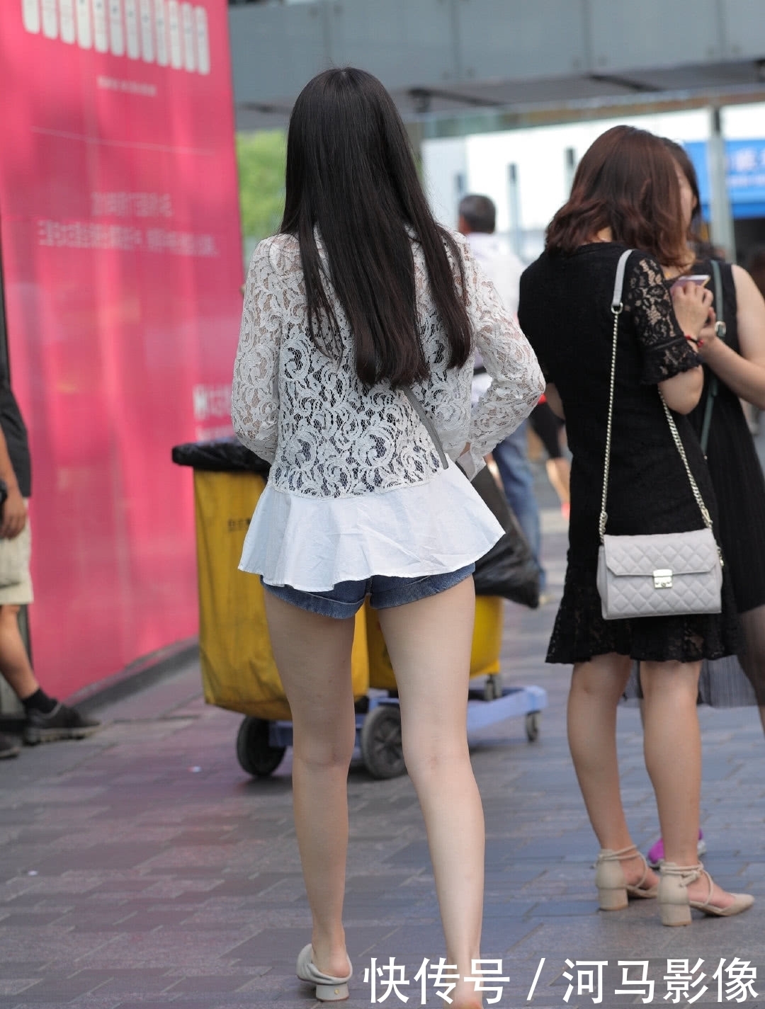 「 清纯」好清纯的小姐姐啊！，路人街拍：女生都无法抗拒的蕾丝