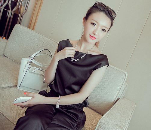 好身材就要穿出来，紧身T恤让你更有女人味，大秀性感贼好看