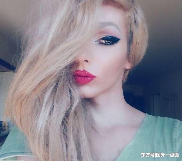 外国小伙用高超的化妆技术,从帅小子变成娇娘,只用了10分钟!