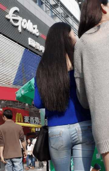 街拍：蓦然回首，早已是物是人非，小姐姐的背影真是漂亮呀！