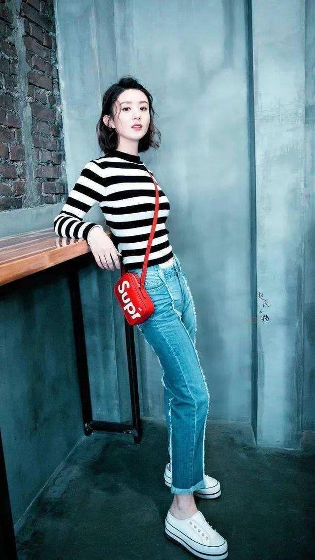 赵丽颖一袭白裙造型现身活动,蝴蝶围绕似香妃,仙气满满!