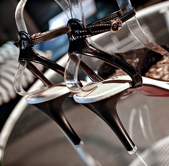 我发现!这些高跟鞋穿巨美，姐妹们一人一双，让你美出天际