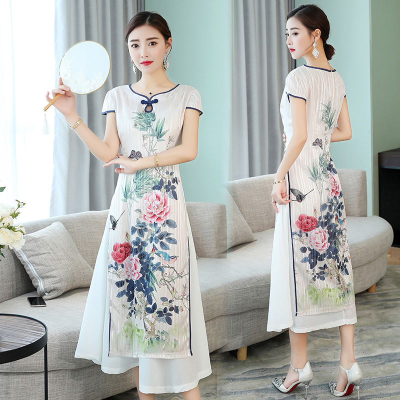 真稀奇!从不穿连衣裙的老婆,突然换上旗袍,娇俏迷人不像48岁