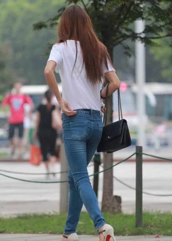 优雅与大气兼具的紧身牛仔裤，图3小姐姐穿上美上天！